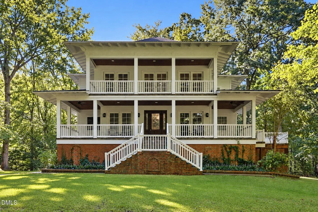 Photo of 415 River Bluff Drive N