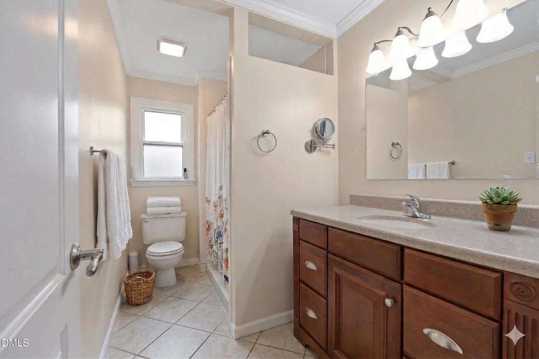 Photo of 212 Esquire Lane