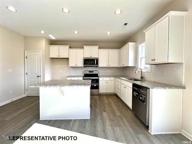 Photo of 606 Springtooth Drive