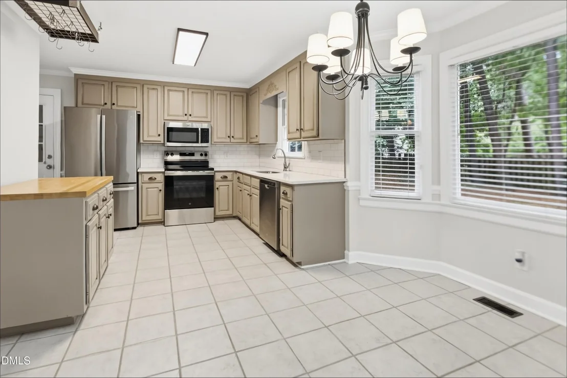 Photo of 1808 Thorpshire Drive
