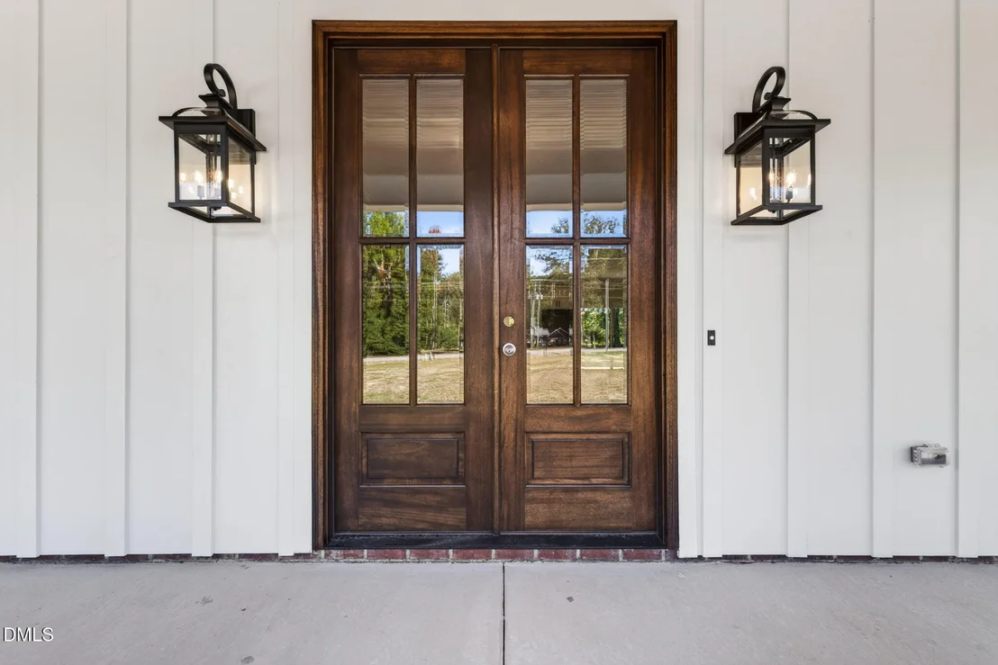 Photo of 643 Dixon Road