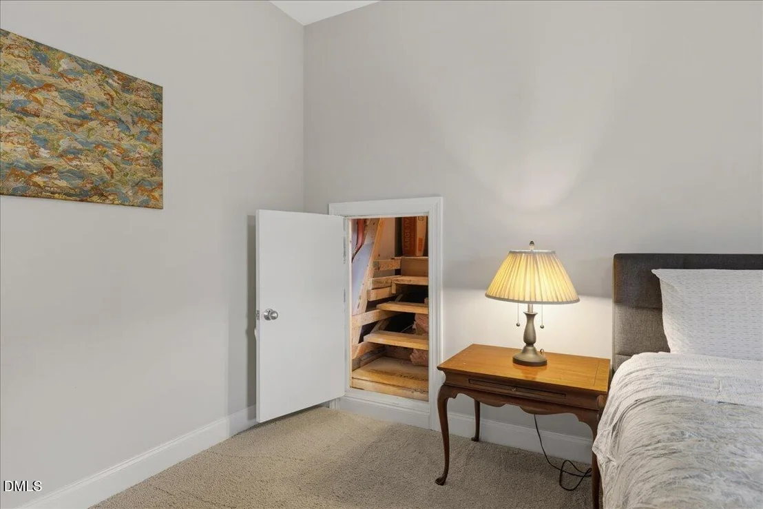 Photo of 1049 Queensdale Drive