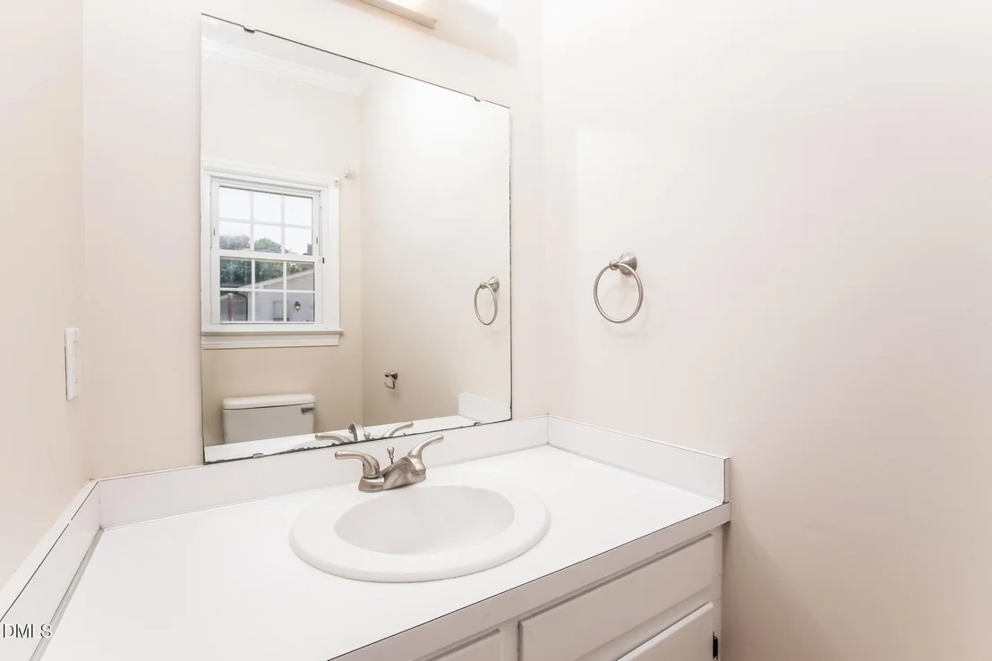 Photo of 870 Abbott Road