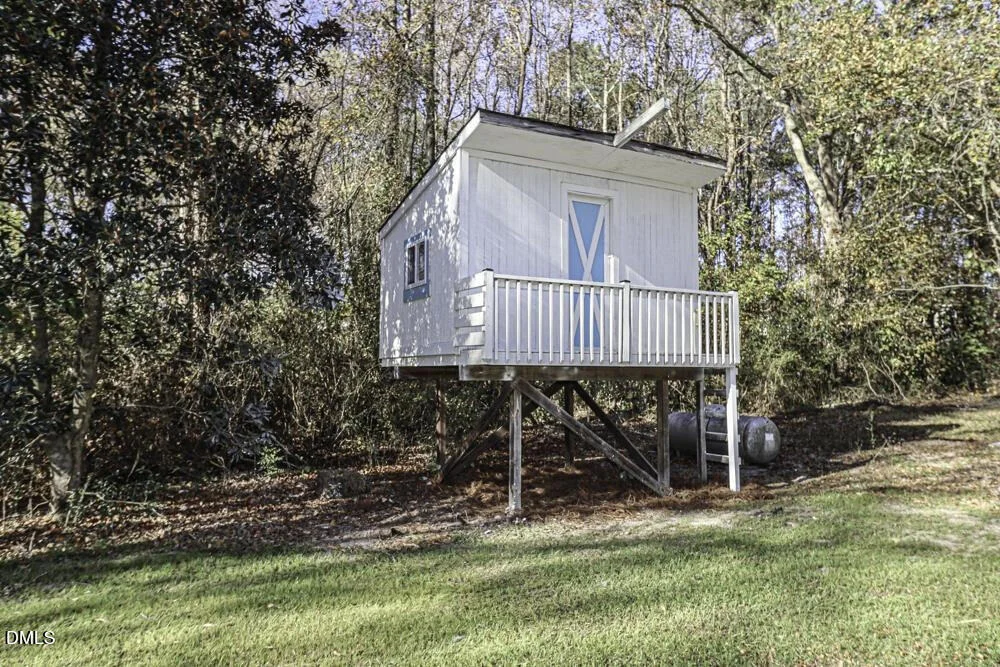 Photo of 805 River Road