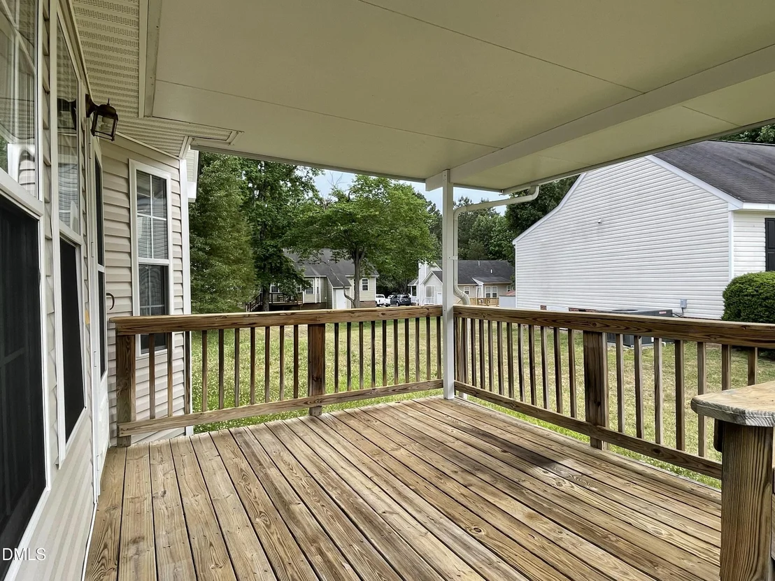 Photo of 1008 Laurel Leaf