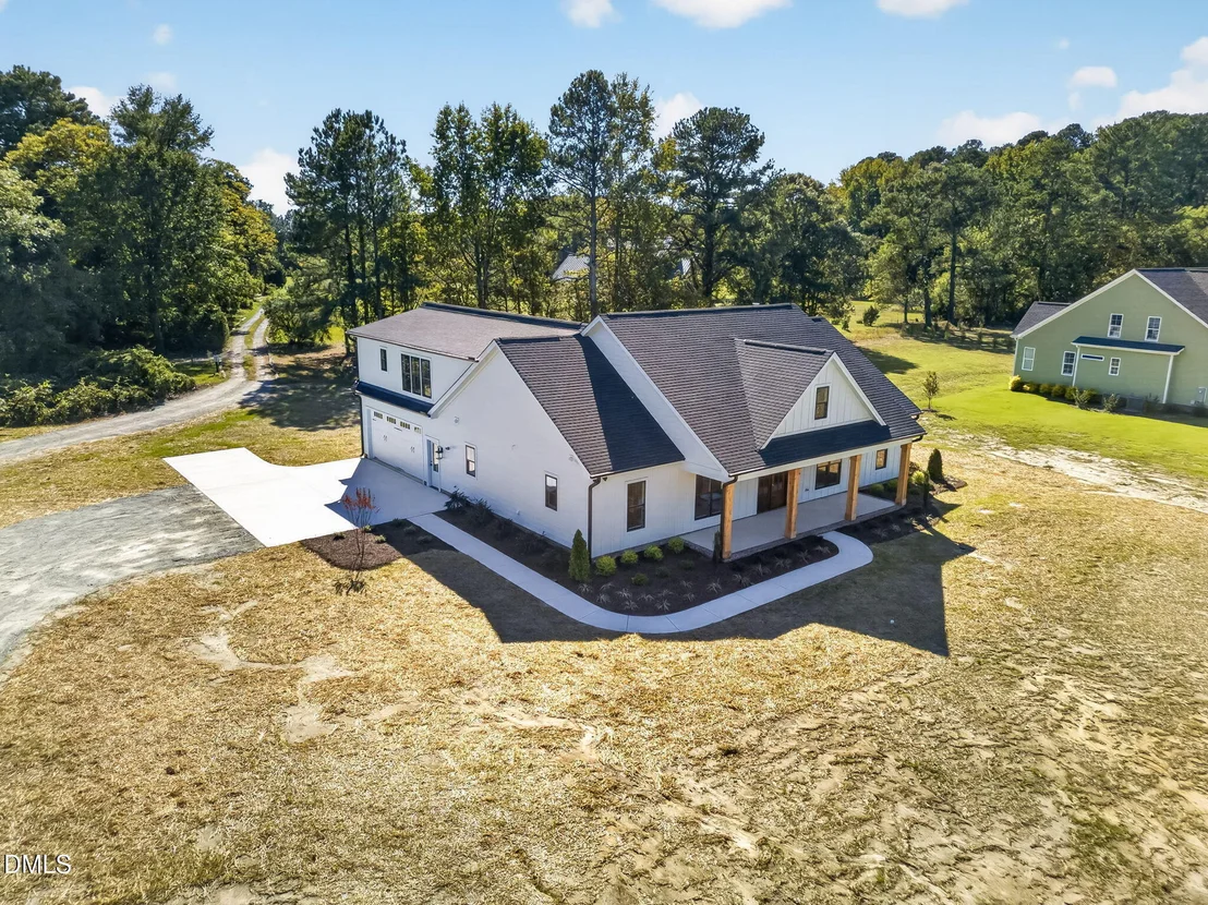 Photo of 643 Dixon Road