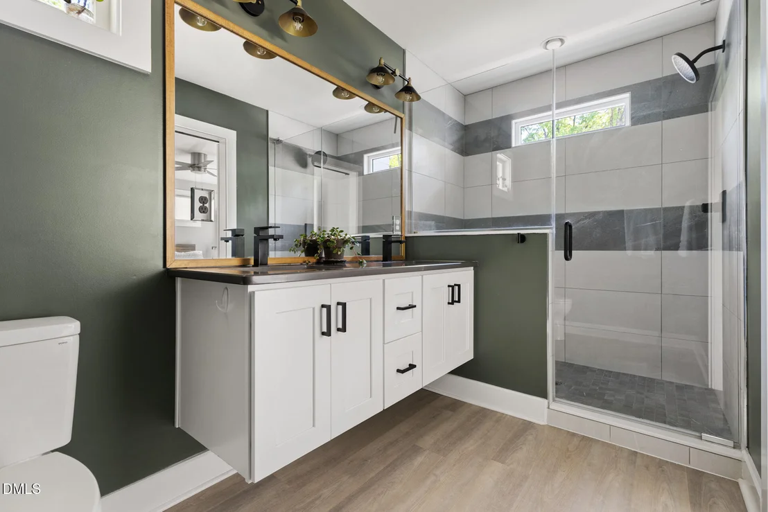 Photo of 825 W Markham Avenue