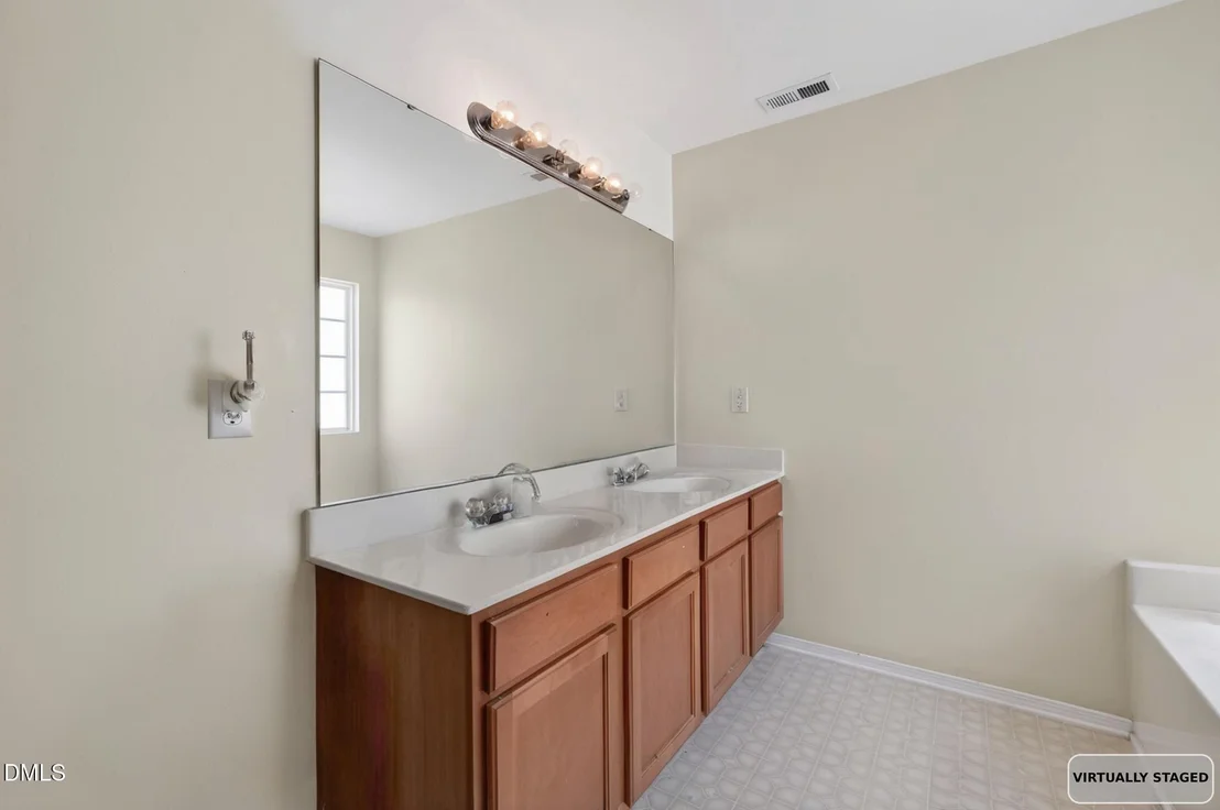 Photo of 1012 Breeze Lane