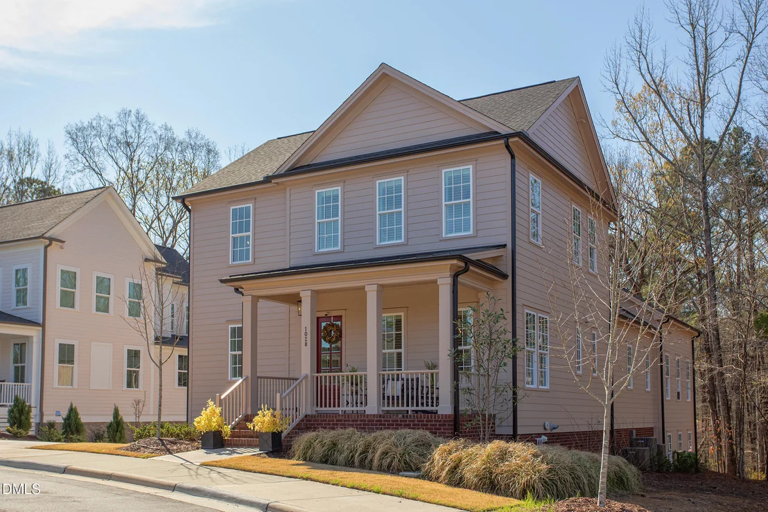 Photo of 1028 Whitehall Circle