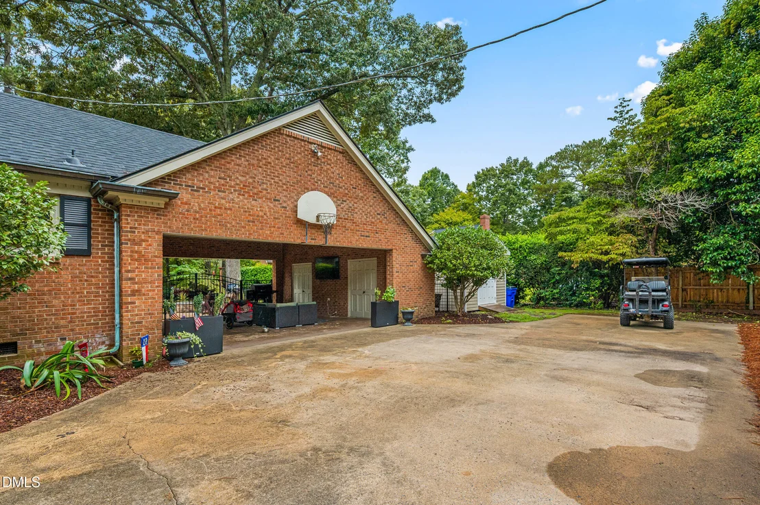 Photo of 1110 Chestnut Drive