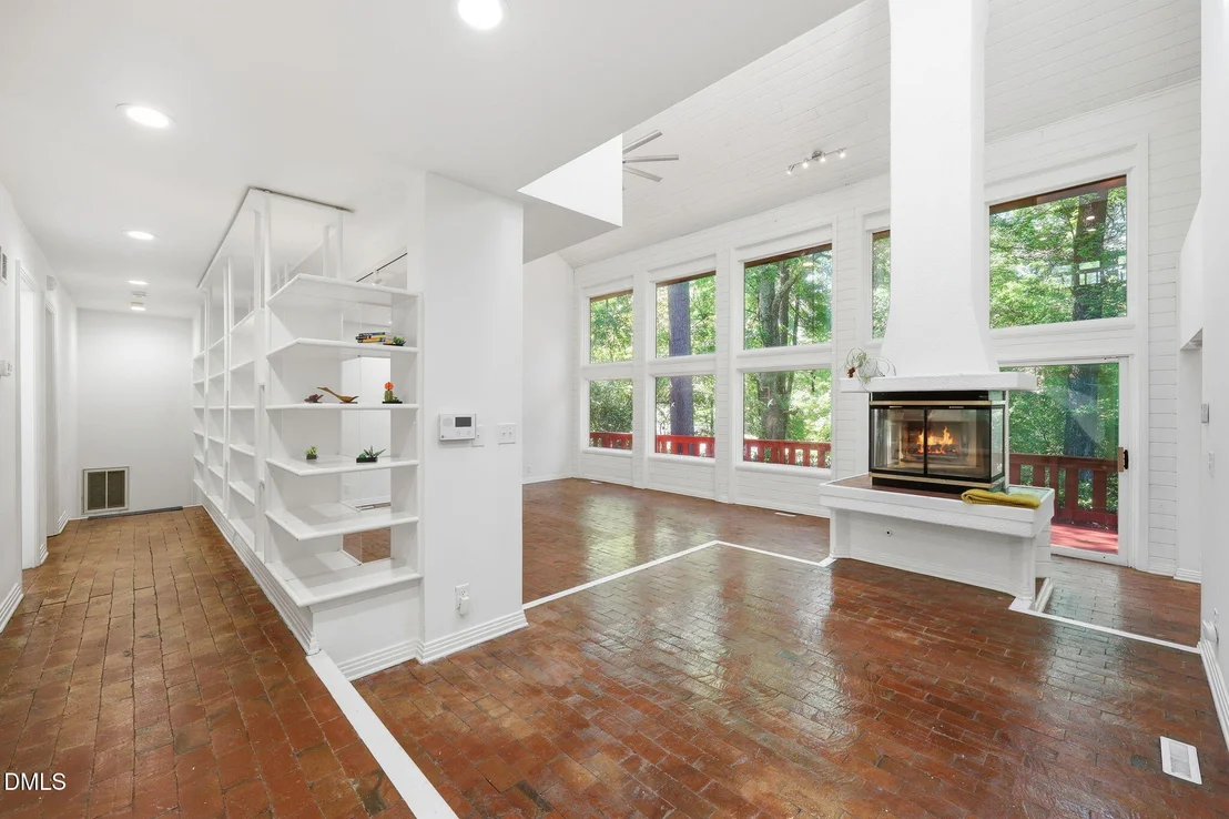 Photo of 910 Tarik Drive