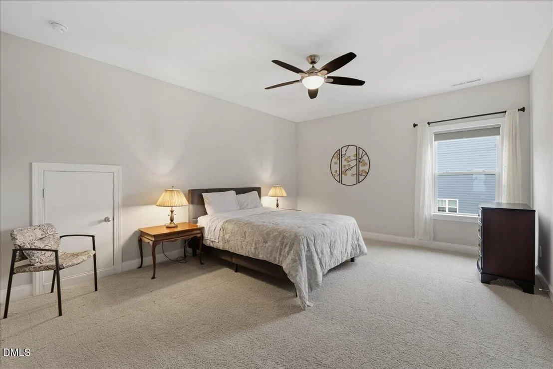 Photo of 1049 Queensdale Drive