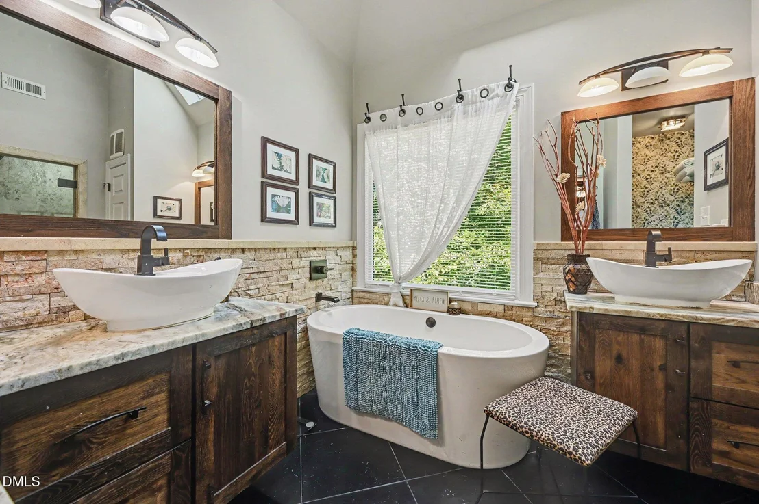 Photo of 611 Flagstone Way