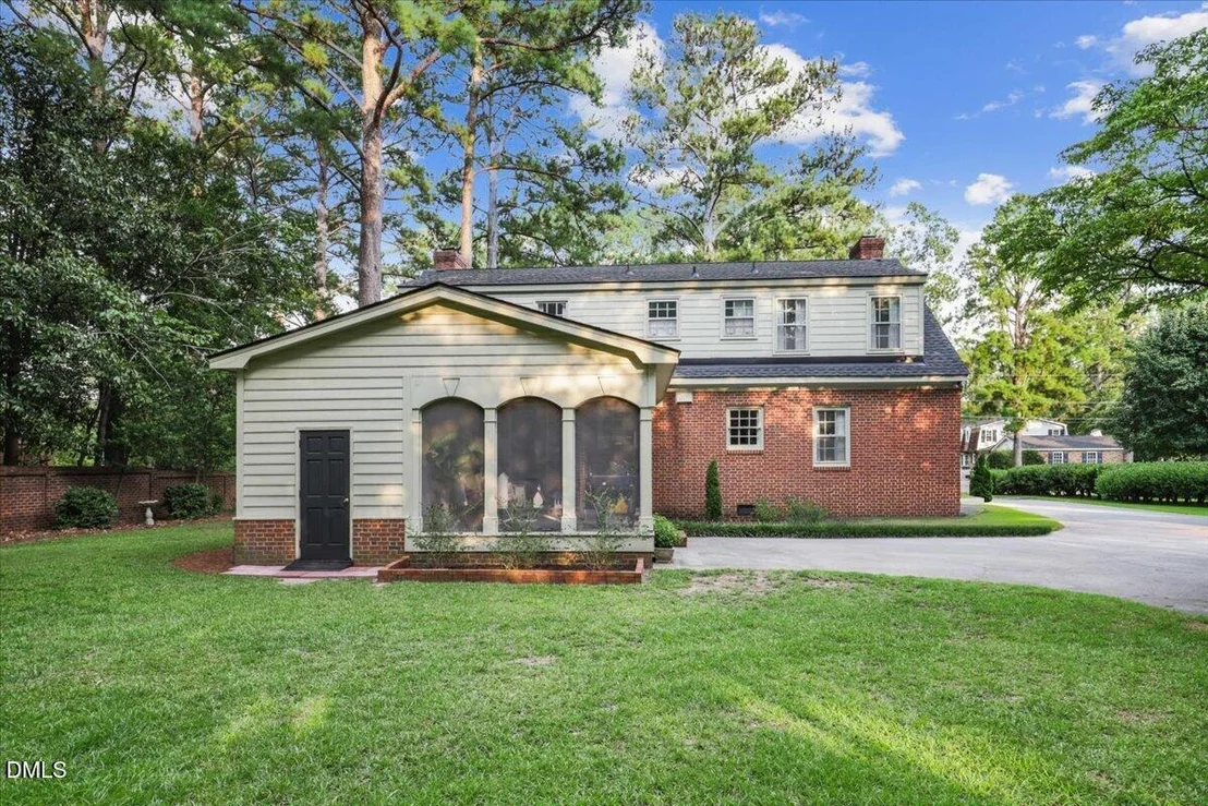 Photo of 804 Chestnut Drive