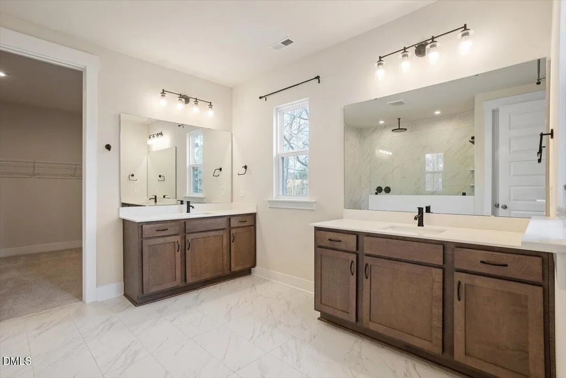 Photo of 541 Roycroft Drive