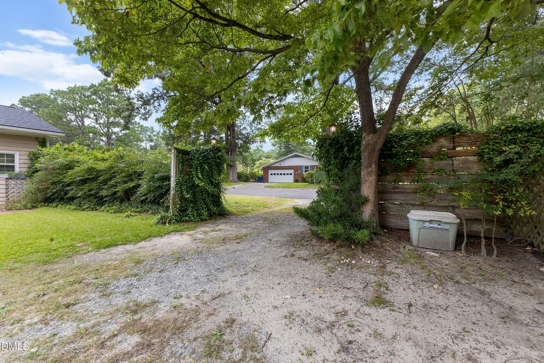 Photo of 1101 S Walnut Drive