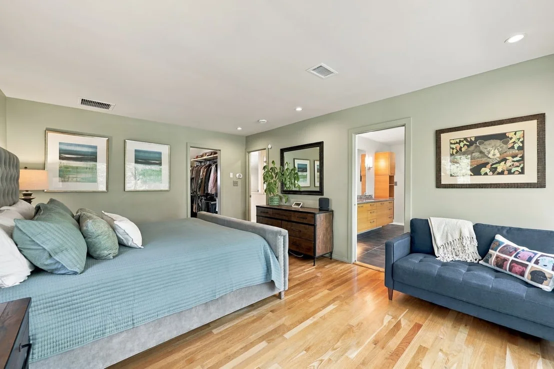 Photo of 3007 Surrey Road