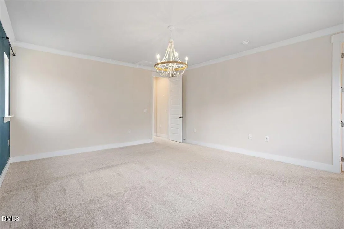 Photo of 541 Roycroft Drive