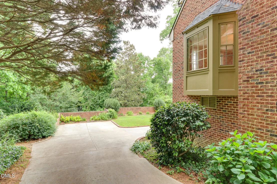 Photo of 3102 Eton Road
