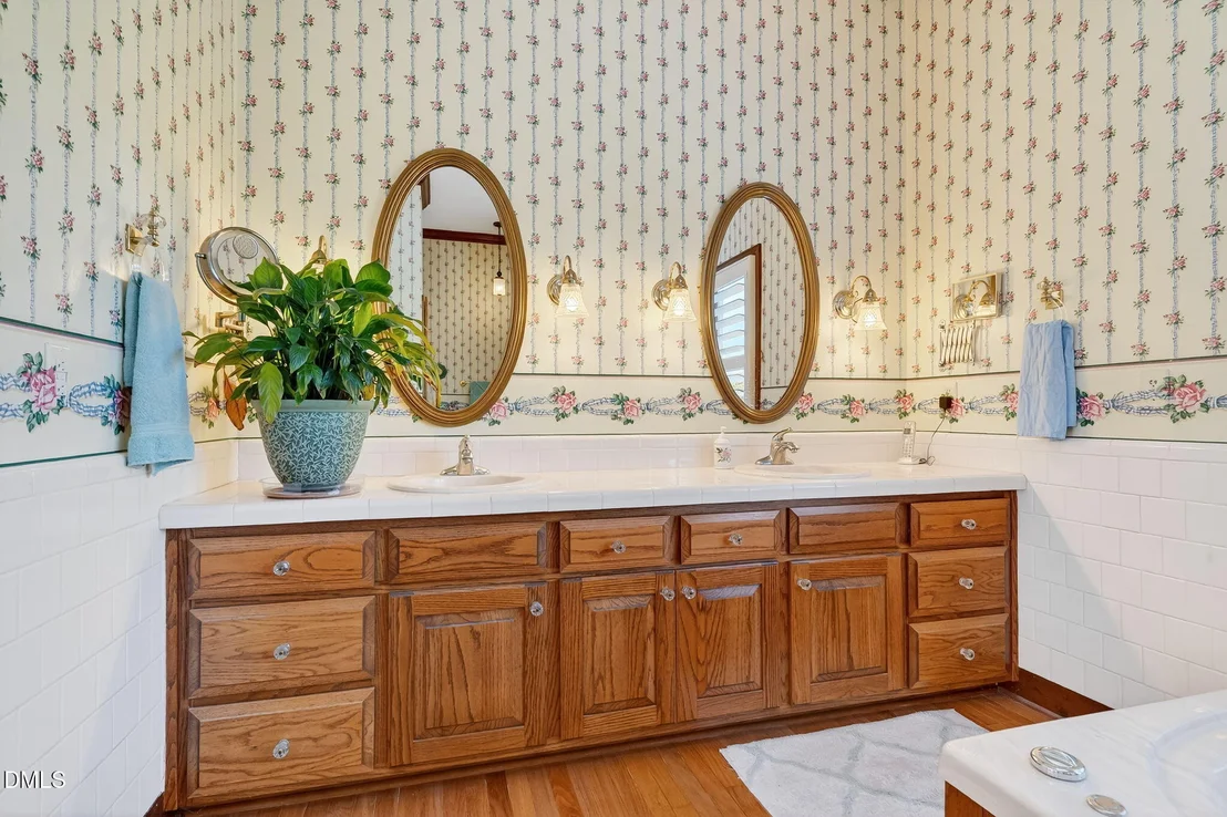 Photo of 1190 Sanders Road