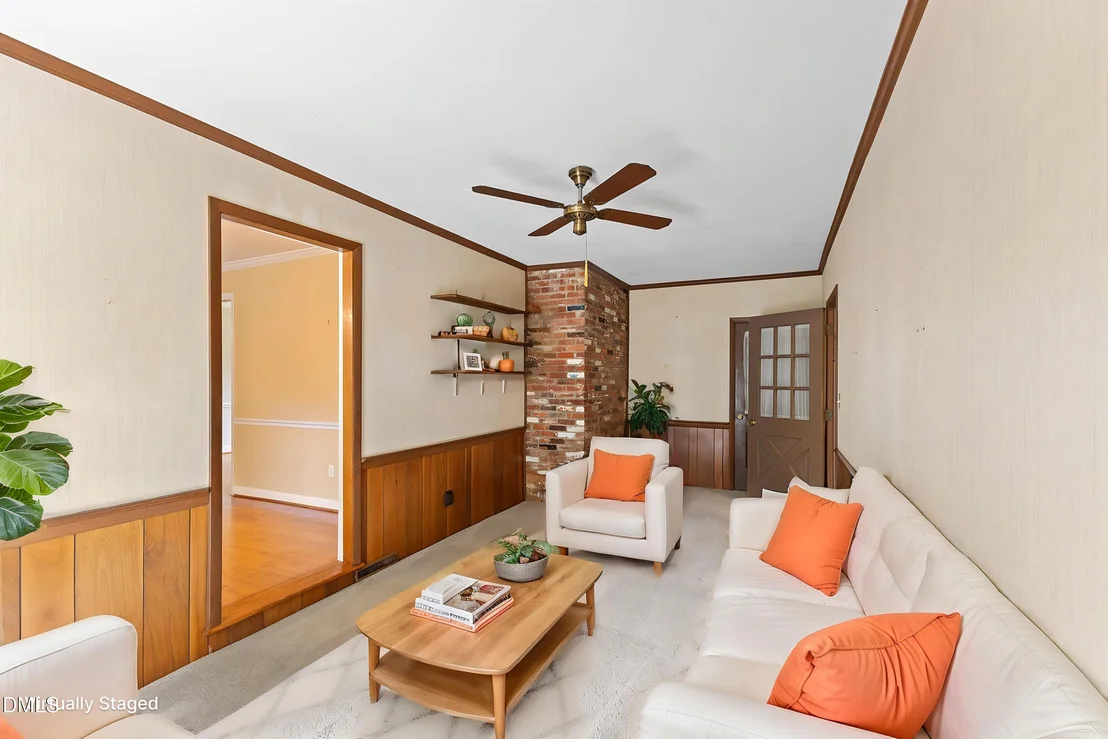 Photo of 1101 S Walnut Drive