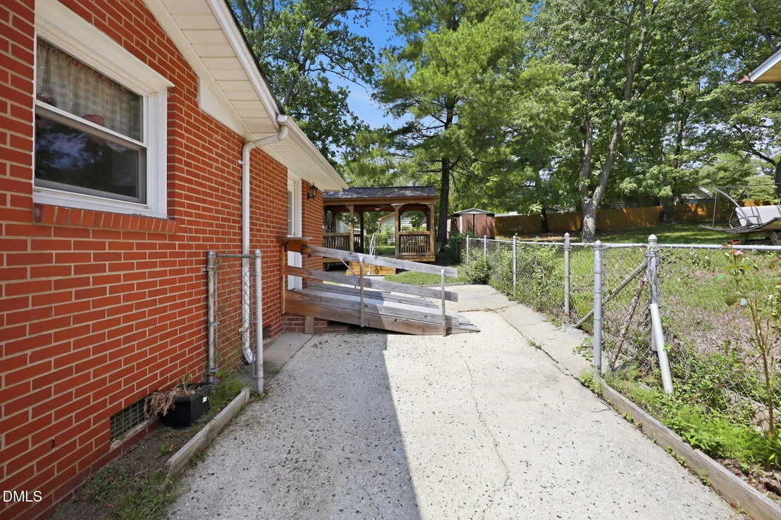 Photo of 2222 Lynette Drive