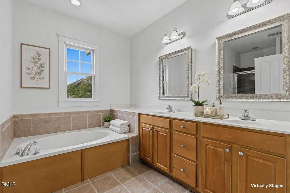 Photo of 112 Bridgegate Drive