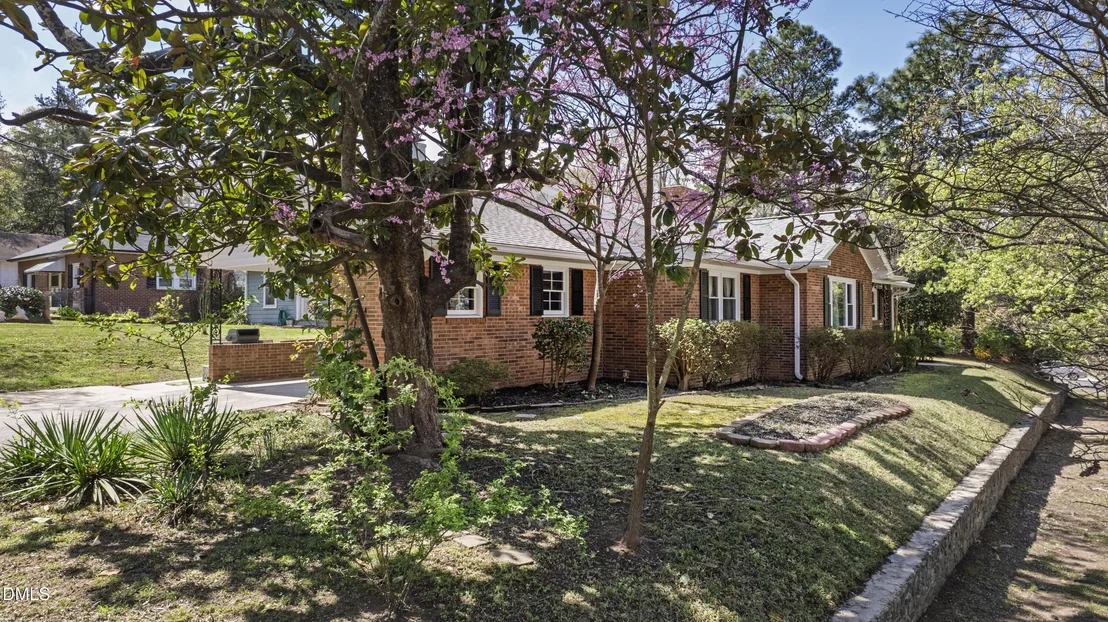 Photo of 800 Camden Avenue