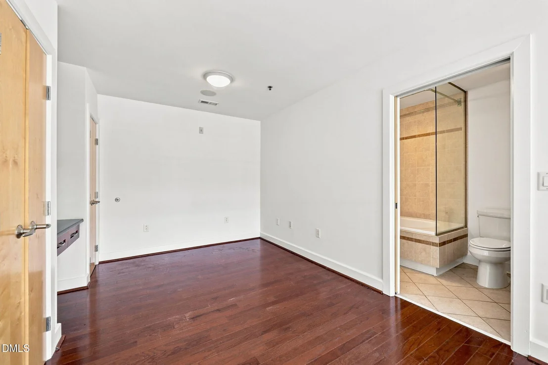 Photo of Unit 402 at 2608 Erwin Road