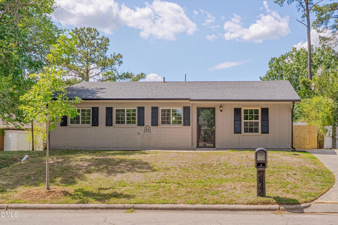 Photo of 2224 Emerson Place