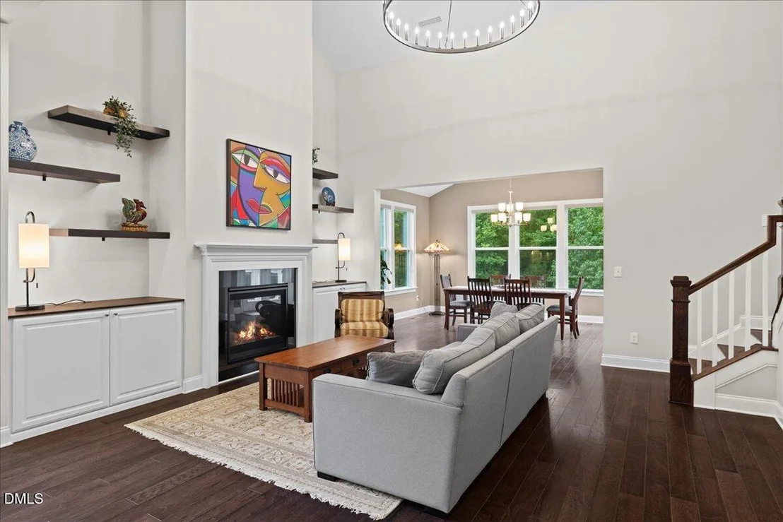 Photo of 1049 Queensdale Drive