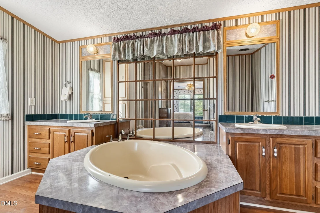 Photo of 1190 Sanders Road