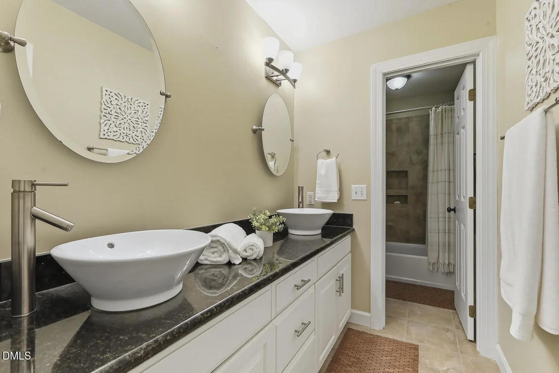Photo of 429 Grosvenor Drive