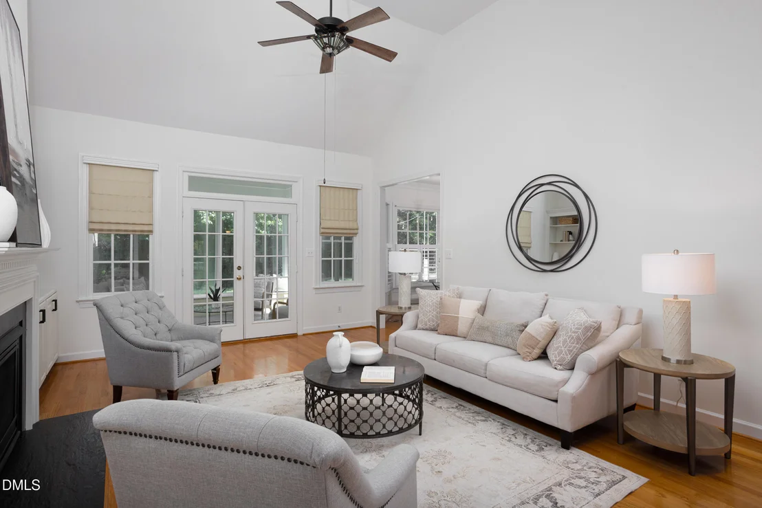 Photo of 1000 E Oak Drive