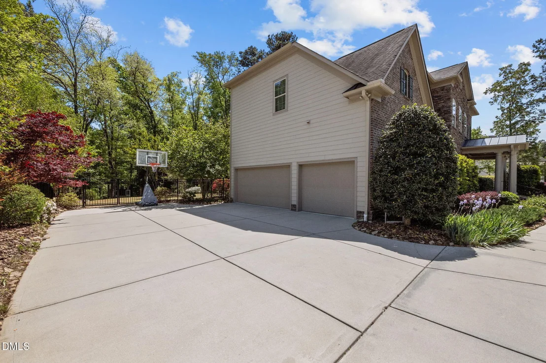 Photo of 1004 Mocker Nut Lane