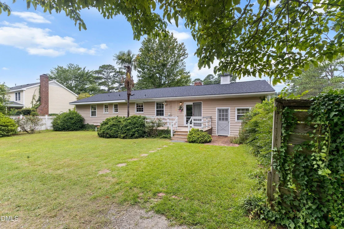 Photo of 1101 S Walnut Drive