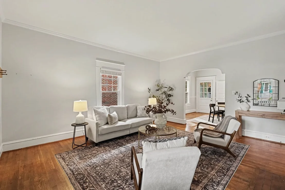 Photo of 903 W Markham Avenue