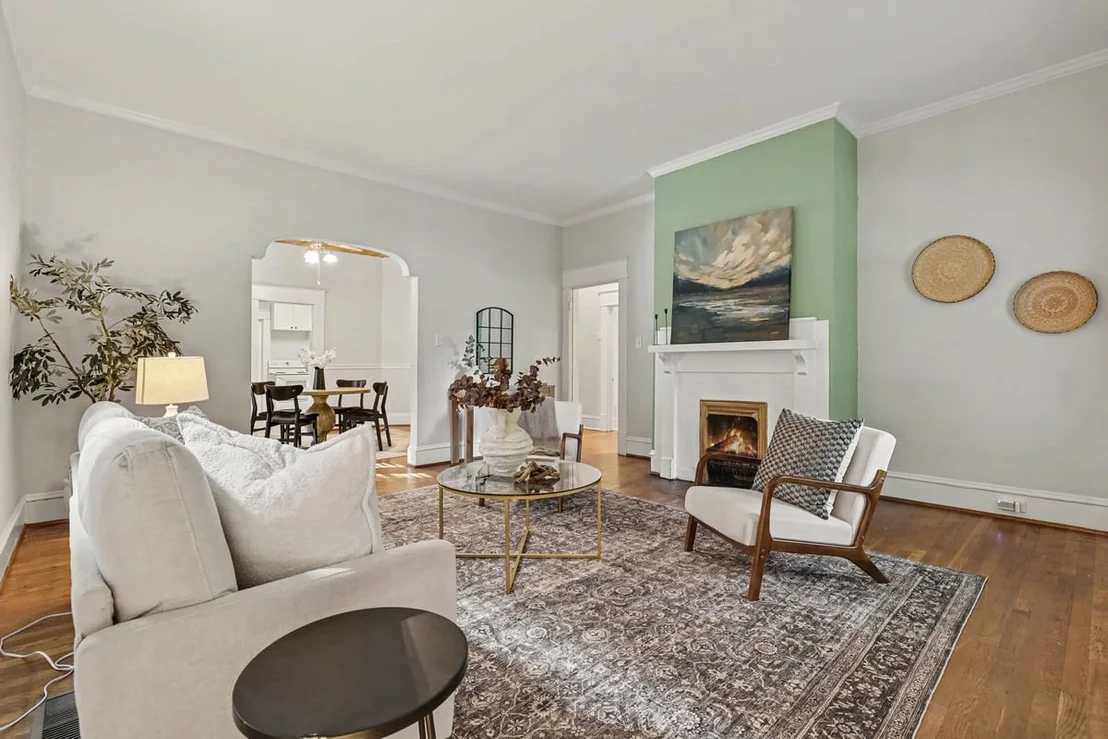 Photo of 903 W Markham Avenue