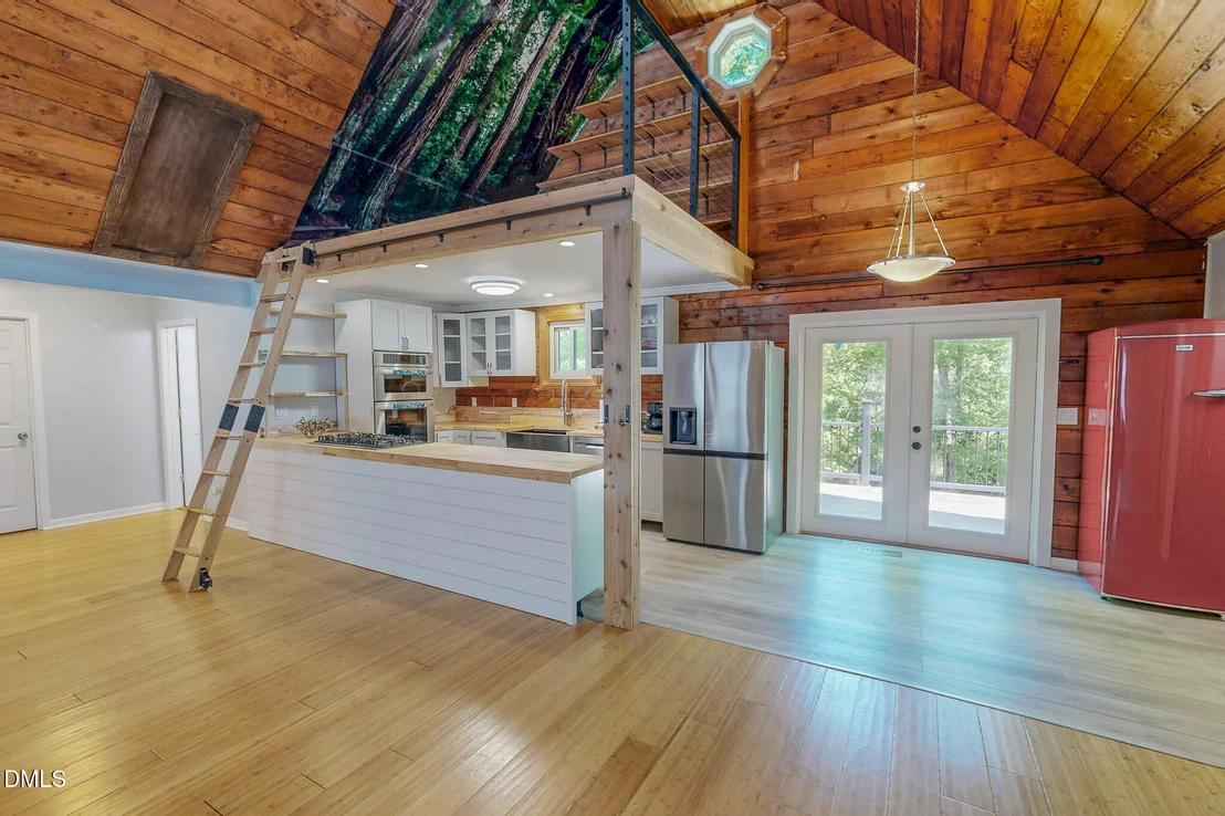 Photo of 600 Cedar Laurel Lane