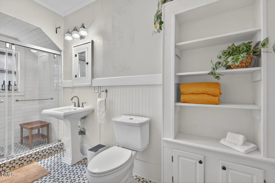 Photo of 321 W Trinity Avenue