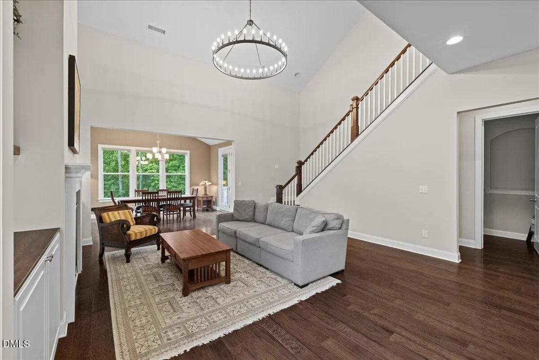 Photo of 1049 Queensdale Drive