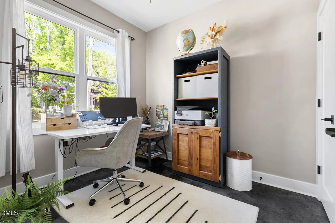 Photo of 825 W Markham Avenue
