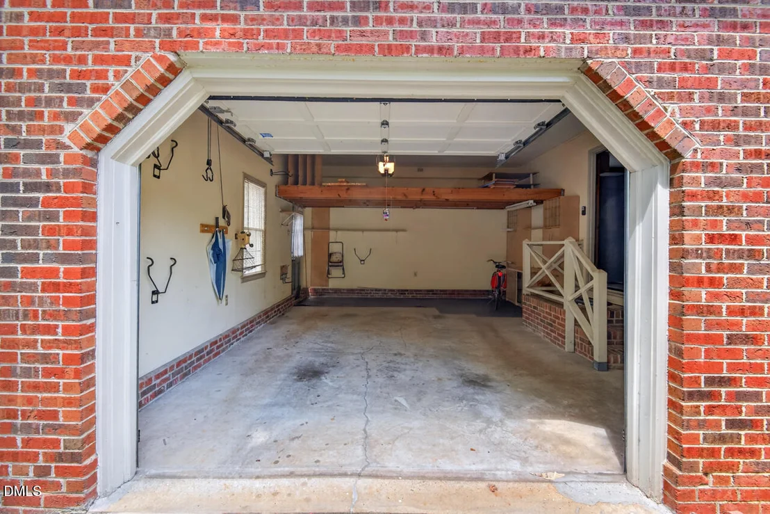 Photo of 6125 Iris Drive