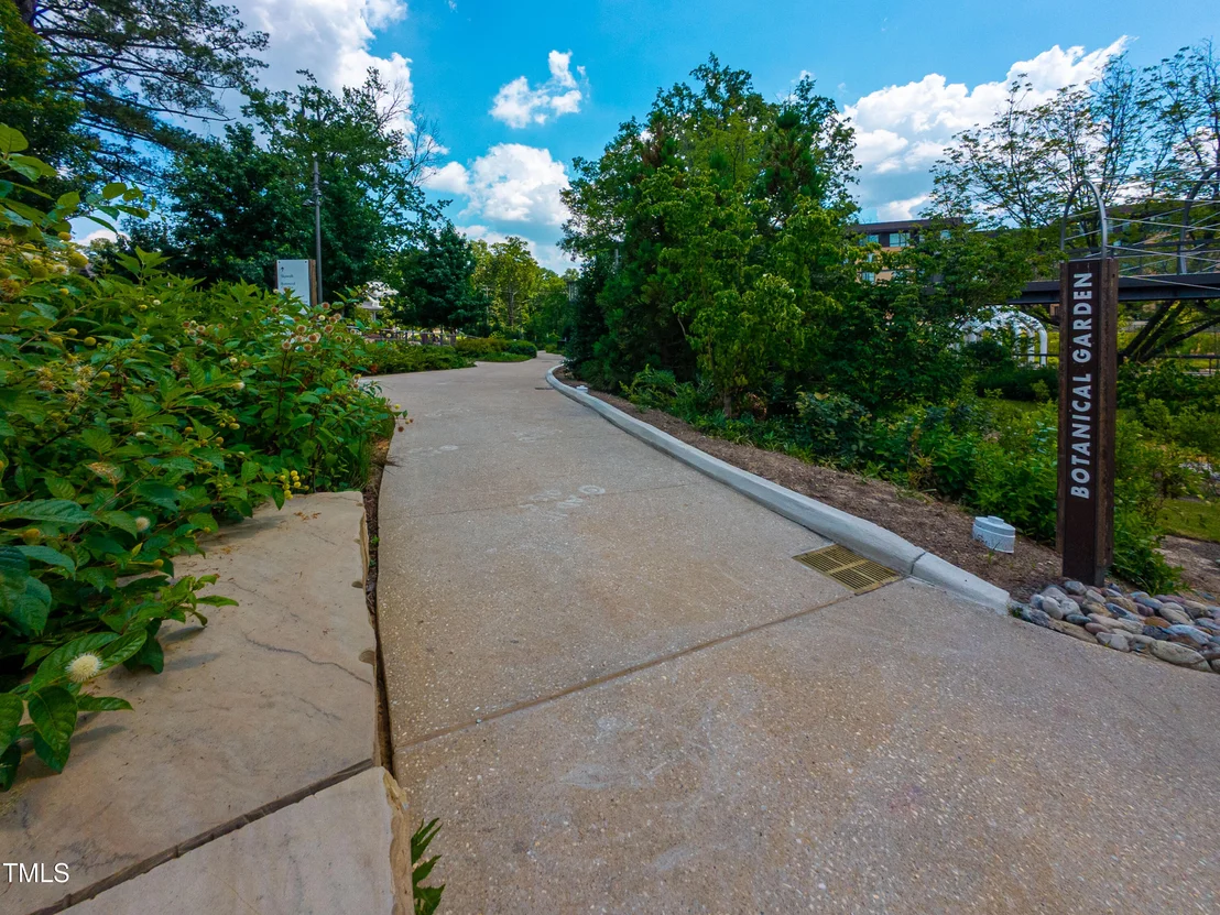 Photo of 802 Warren Avenue