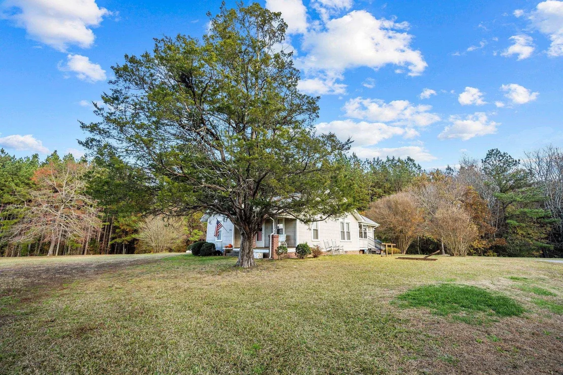 Photo of 3216 Hamlin Road