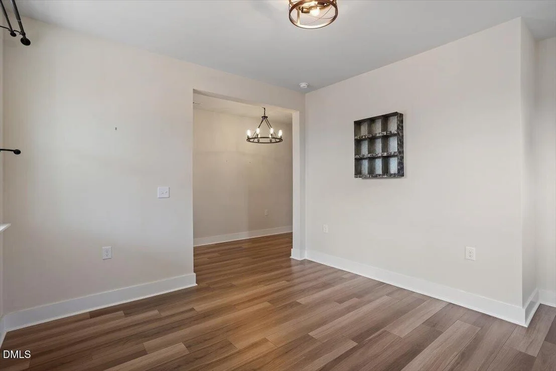 Photo of 541 Roycroft Drive