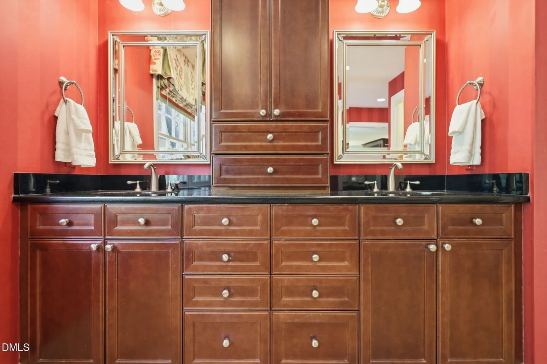 Photo of 2221 Weybridge Drive