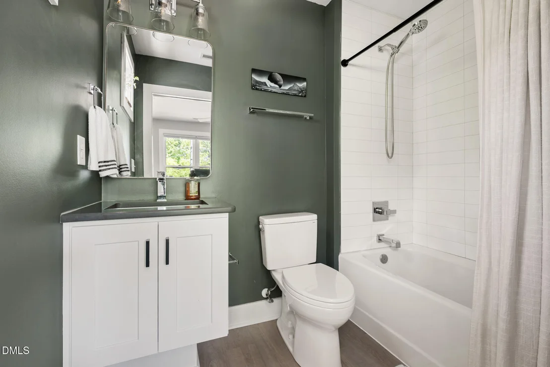 Photo of 825 W Markham Avenue
