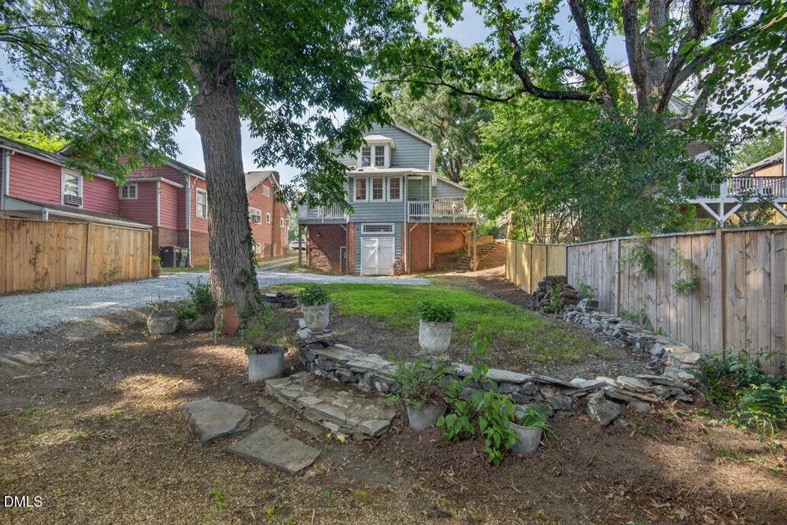 Photo of 321 W Trinity Avenue