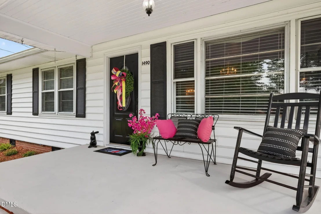 Photo of 1490 Scott Road